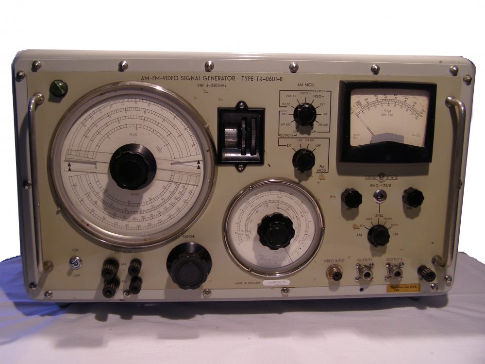 Signal generator. Am fm Signal Generator 0.1-120 МГЦ Type tr-0734/r076. Венгерский Генератор сигналов tr-0734/r076. Генератор сигналов RFT. Генератор сигналов 2022a.