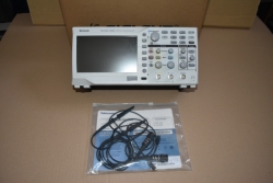 Tektronix TBS 1052 C DSO Oszilloskop inkl.2 Tektronix Tastköpfe 100 MHz
