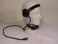 Sprechgarnitur mit Kehlkopfmikrofon für Sende- und Empfangsgerät R-126