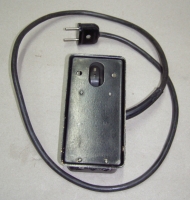 Morsetaste NVA mit Kabel und Stecker im Metallgehäuse