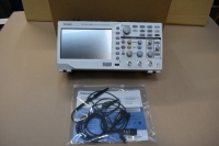 Tektronix TBS 1052 C DSO Oszilloskop inkl.2 Tektronix Tastköpfe 100 MHz